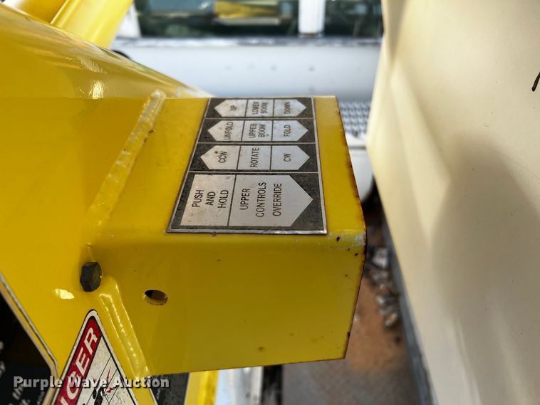 image for item DQ1904 2001 Ford F550 Super Duty  bucket truck