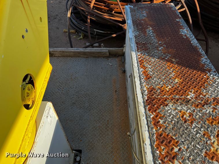 image for item DQ1904 2001 Ford F550 Super Duty  bucket truck