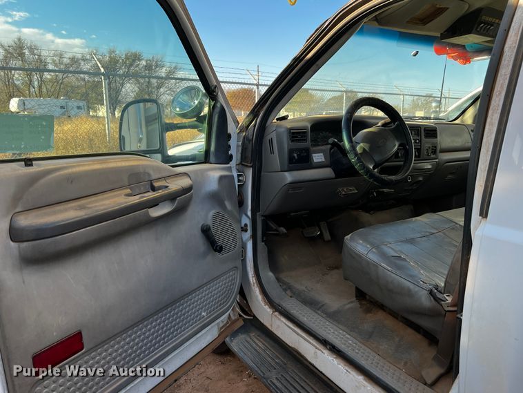 image for item DQ1904 2001 Ford F550 Super Duty  bucket truck