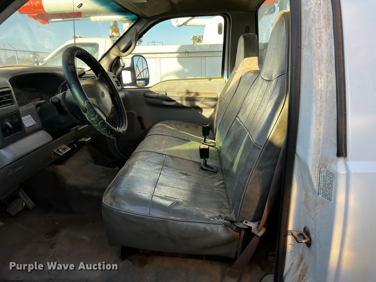 image for item DQ1904 2001 Ford F550 Super Duty  bucket truck