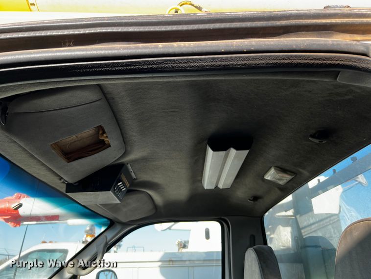 image for item DQ1904 2001 Ford F550 Super Duty  bucket truck