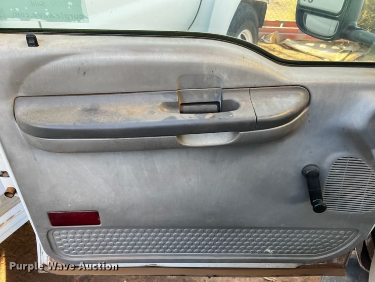 image for item DQ1904 2001 Ford F550 Super Duty  bucket truck