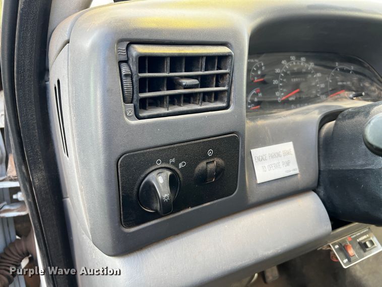 image for item DQ1904 2001 Ford F550 Super Duty  bucket truck