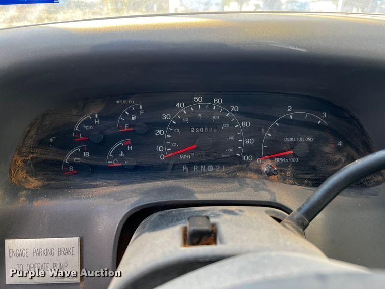 image for item DQ1904 2001 Ford F550 Super Duty  bucket truck