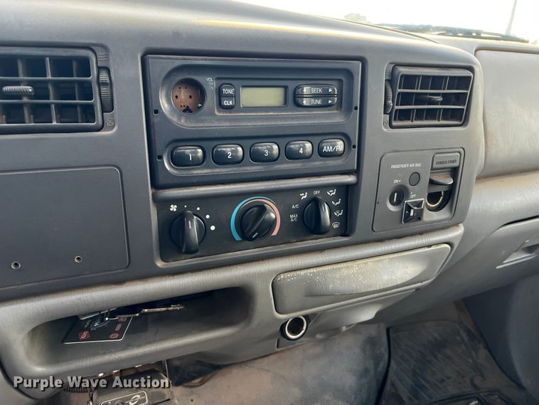 image for item DQ1904 2001 Ford F550 Super Duty  bucket truck