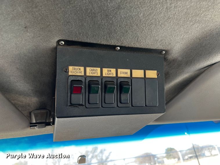 image for item DQ1904 2001 Ford F550 Super Duty  bucket truck