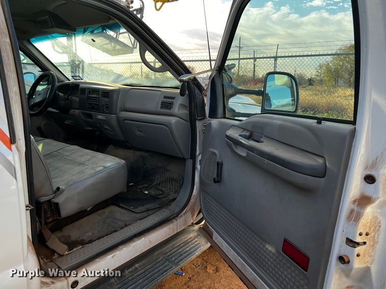 image for item DQ1904 2001 Ford F550 Super Duty  bucket truck