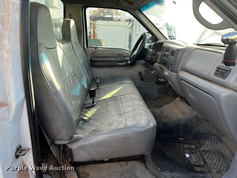 image for item DQ1904 2001 Ford F550 Super Duty  bucket truck