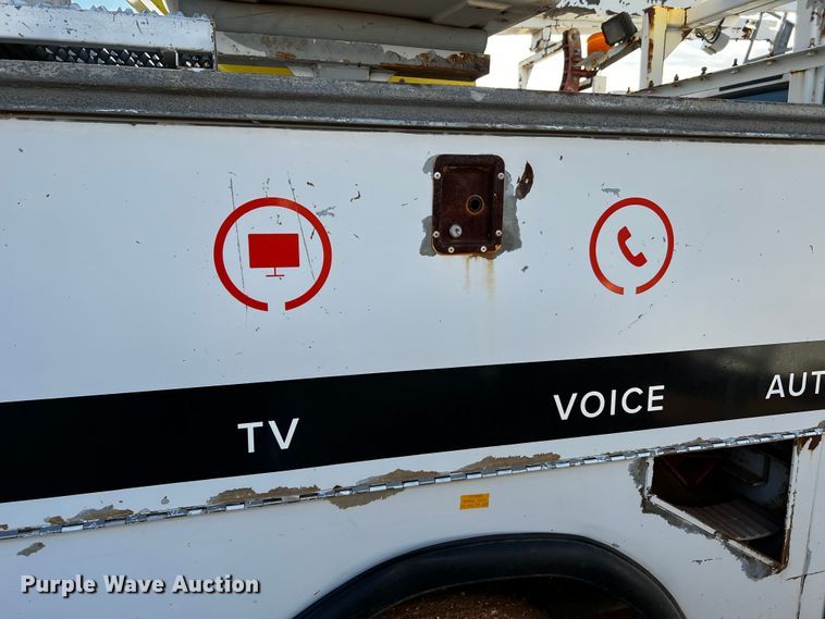 image for item DQ1904 2001 Ford F550 Super Duty  bucket truck