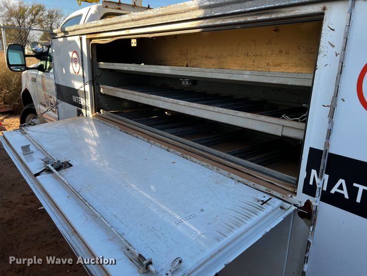 image for item DQ1904 2001 Ford F550 Super Duty  bucket truck