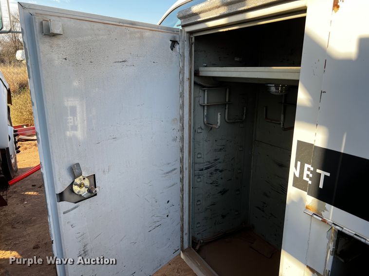 image for item DQ1904 2001 Ford F550 Super Duty  bucket truck