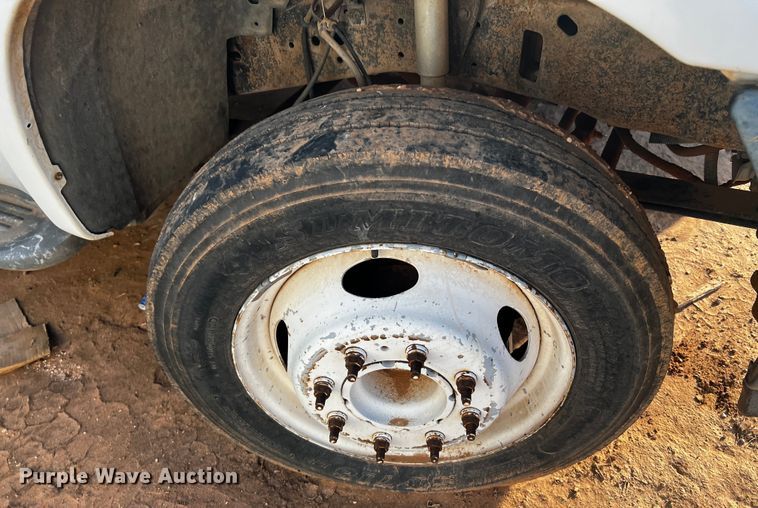 image for item DQ1904 2001 Ford F550 Super Duty  bucket truck