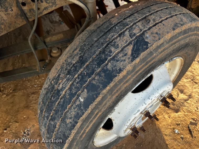 image for item DQ1904 2001 Ford F550 Super Duty  bucket truck