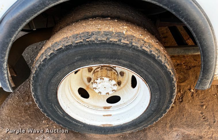 image for item DQ1904 2001 Ford F550 Super Duty  bucket truck