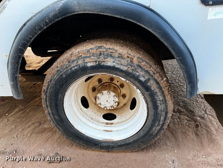 image for item DQ1904 2001 Ford F550 Super Duty  bucket truck