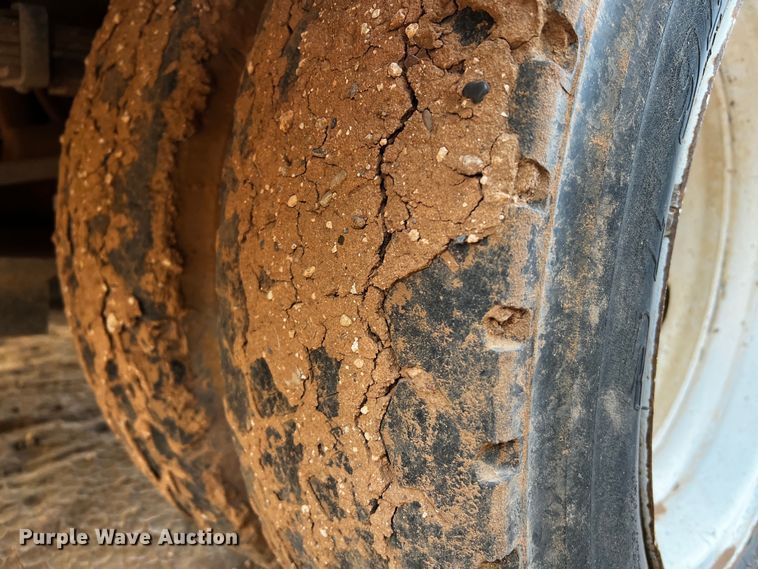 image for item DQ1904 2001 Ford F550 Super Duty  bucket truck