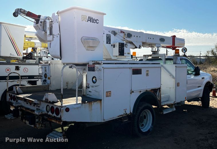 image for item DQ1905 2004 Ford F550 Super Duty  bucket truck