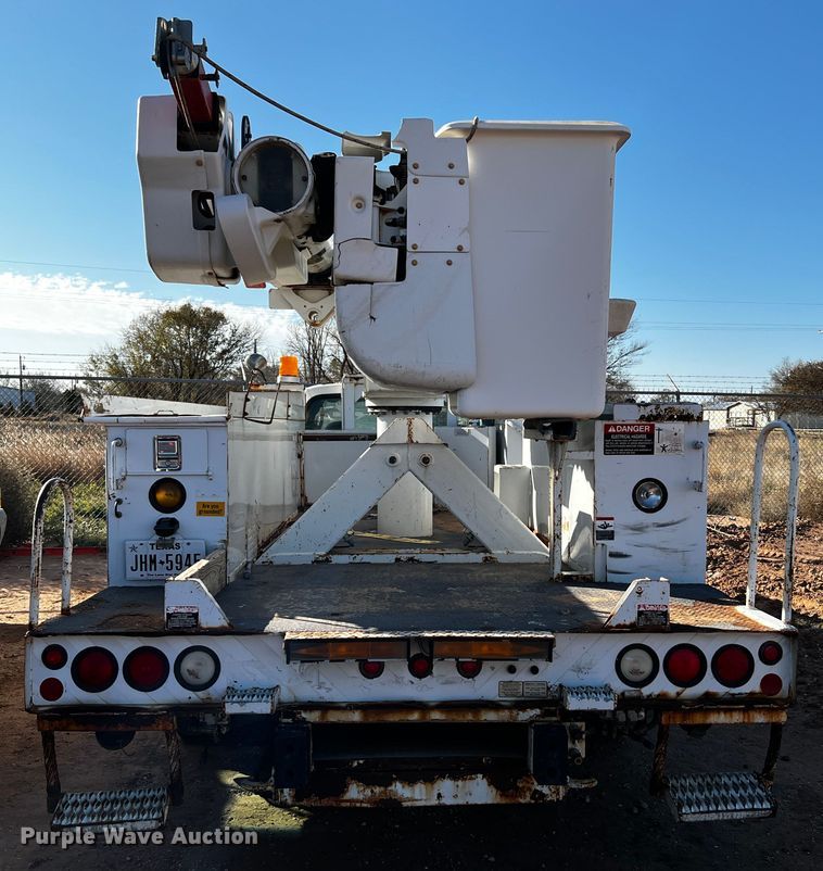 image for item DQ1905 2004 Ford F550 Super Duty  bucket truck