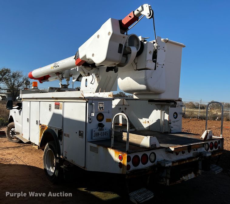 image for item DQ1905 2004 Ford F550 Super Duty  bucket truck