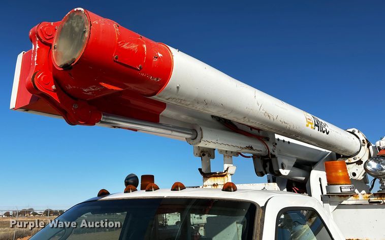 image for item DQ1905 2004 Ford F550 Super Duty  bucket truck