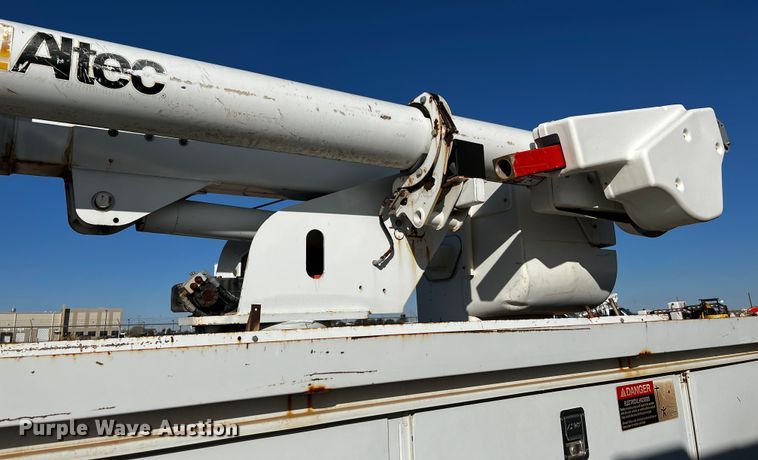 image for item DQ1905 2004 Ford F550 Super Duty  bucket truck