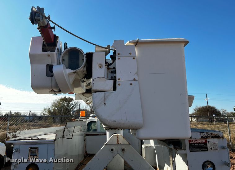 image for item DQ1905 2004 Ford F550 Super Duty  bucket truck