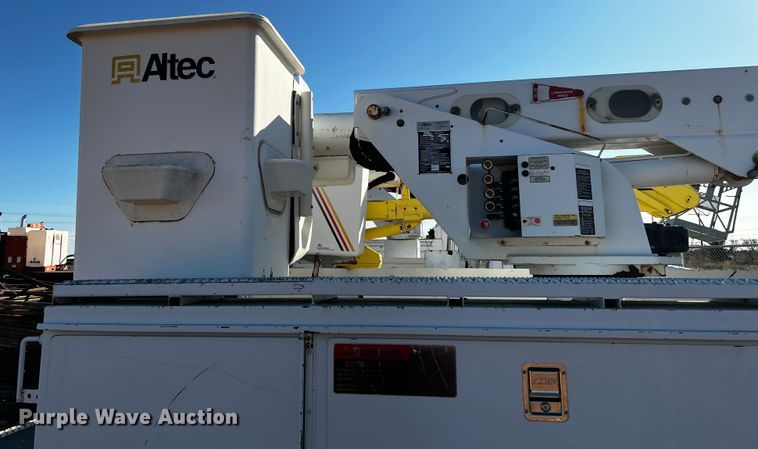 image for item DQ1905 2004 Ford F550 Super Duty  bucket truck