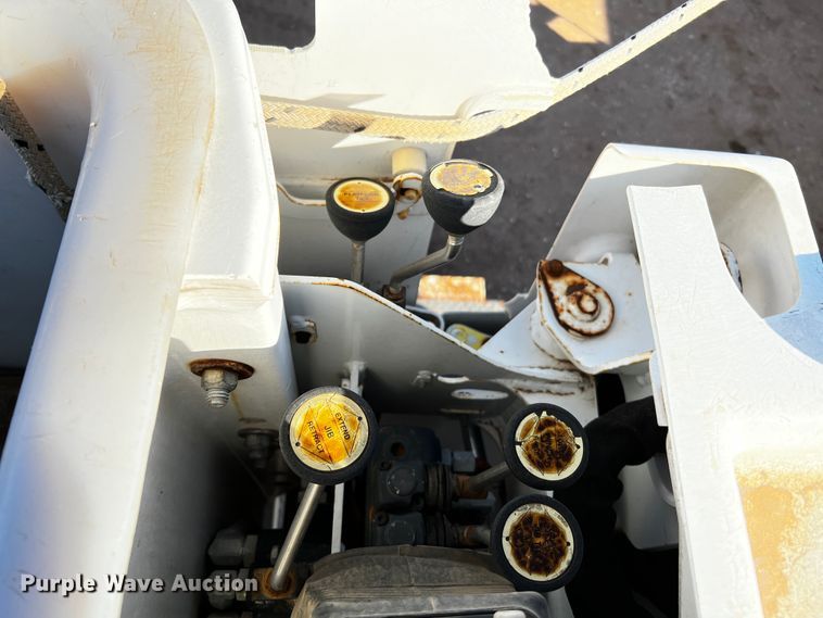 image for item DQ1905 2004 Ford F550 Super Duty  bucket truck