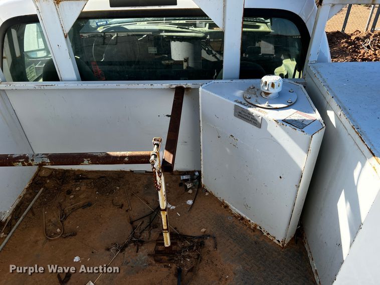 image for item DQ1905 2004 Ford F550 Super Duty  bucket truck