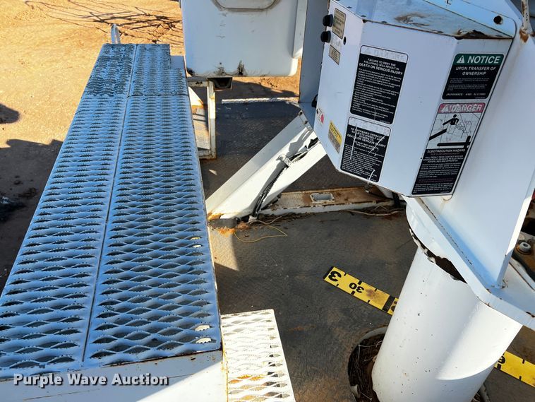 image for item DQ1905 2004 Ford F550 Super Duty  bucket truck