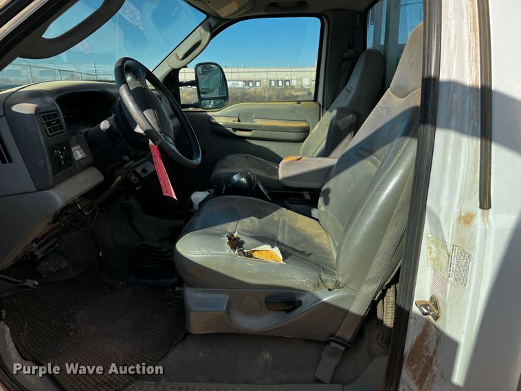 image for item DQ1905 2004 Ford F550 Super Duty  bucket truck