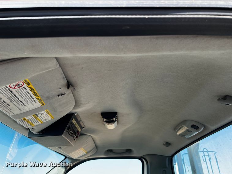 image for item DQ1905 2004 Ford F550 Super Duty  bucket truck