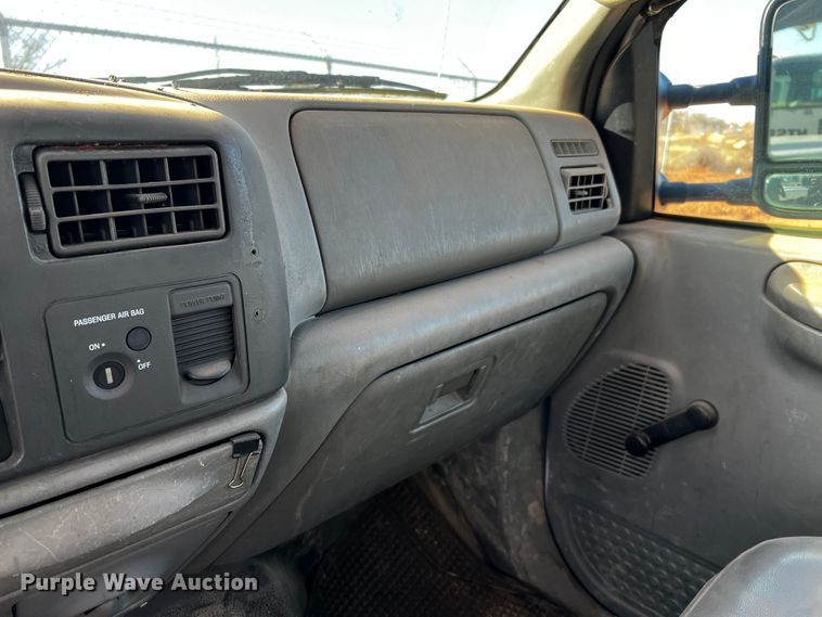 image for item DQ1905 2004 Ford F550 Super Duty  bucket truck