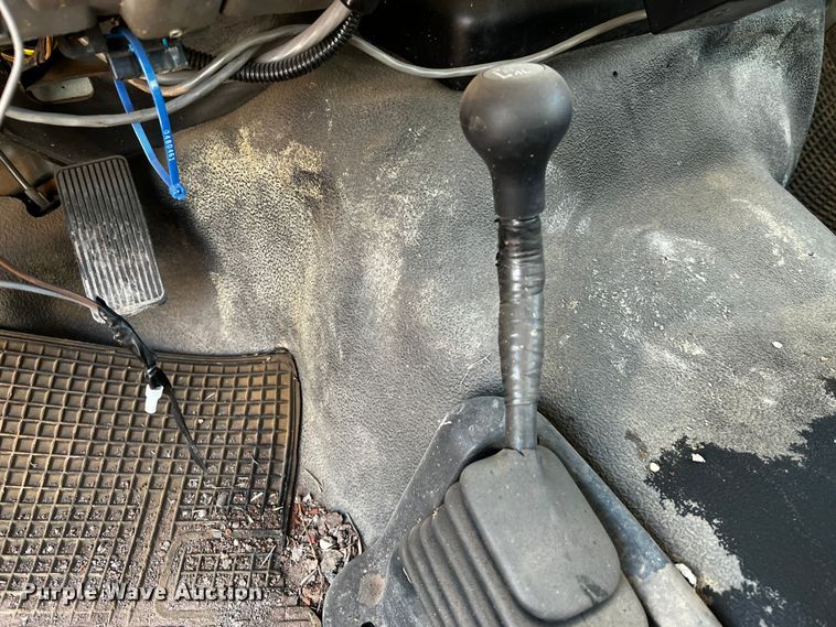 image for item DQ1905 2004 Ford F550 Super Duty  bucket truck