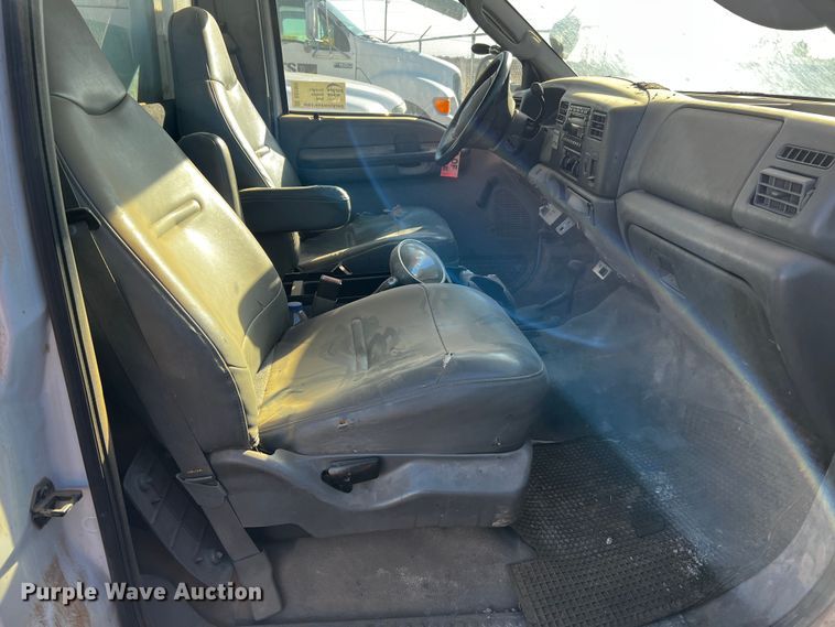 image for item DQ1905 2004 Ford F550 Super Duty  bucket truck