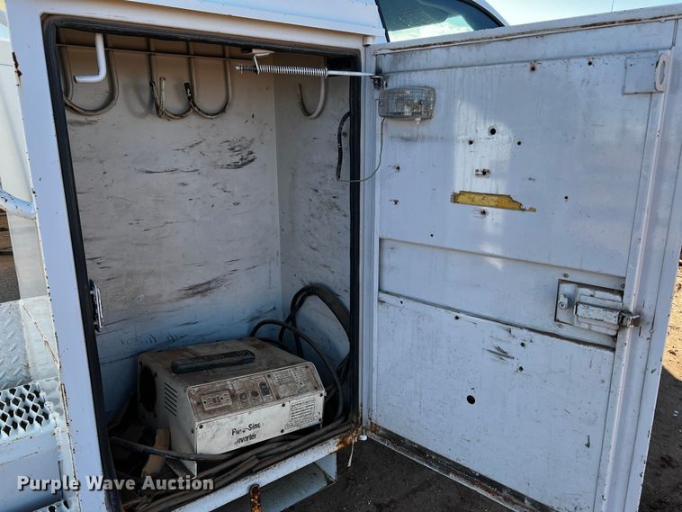 image for item DQ1905 2004 Ford F550 Super Duty  bucket truck