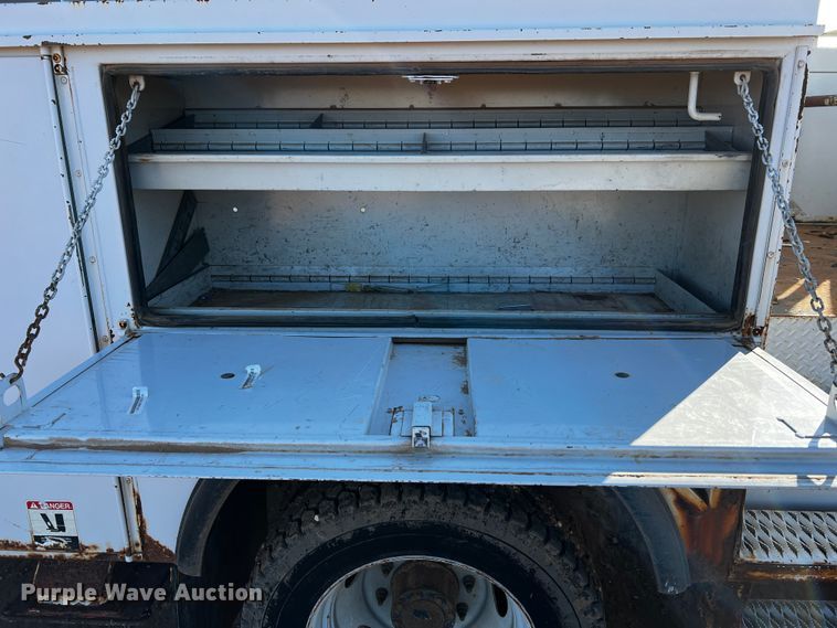 image for item DQ1905 2004 Ford F550 Super Duty  bucket truck