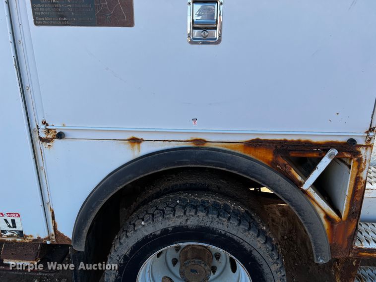 image for item DQ1905 2004 Ford F550 Super Duty  bucket truck