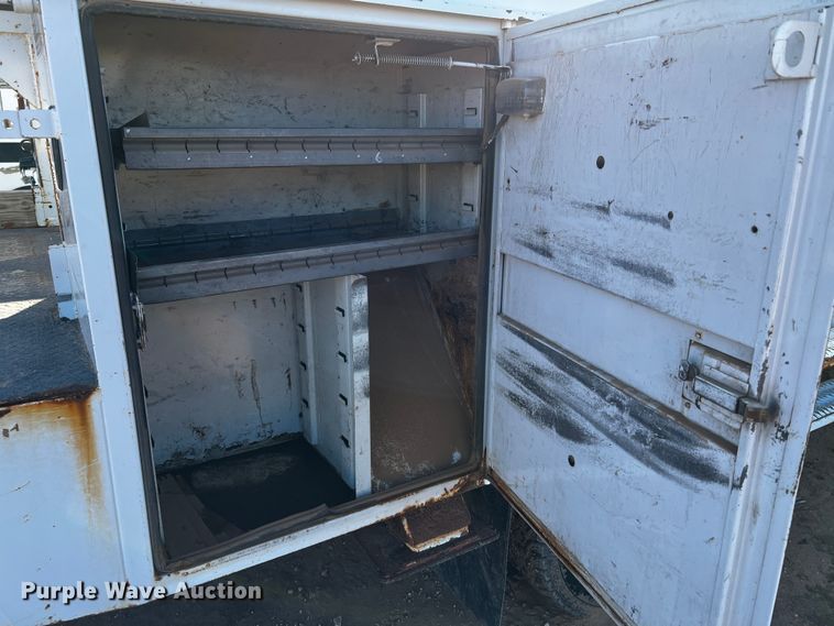 image for item DQ1905 2004 Ford F550 Super Duty  bucket truck