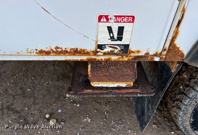 image for item DQ1905 2004 Ford F550 Super Duty  bucket truck