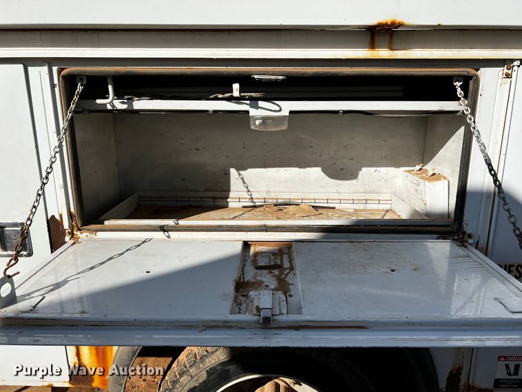 image for item DQ1905 2004 Ford F550 Super Duty  bucket truck