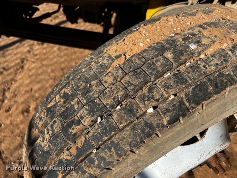 image for item DQ1905 2004 Ford F550 Super Duty  bucket truck