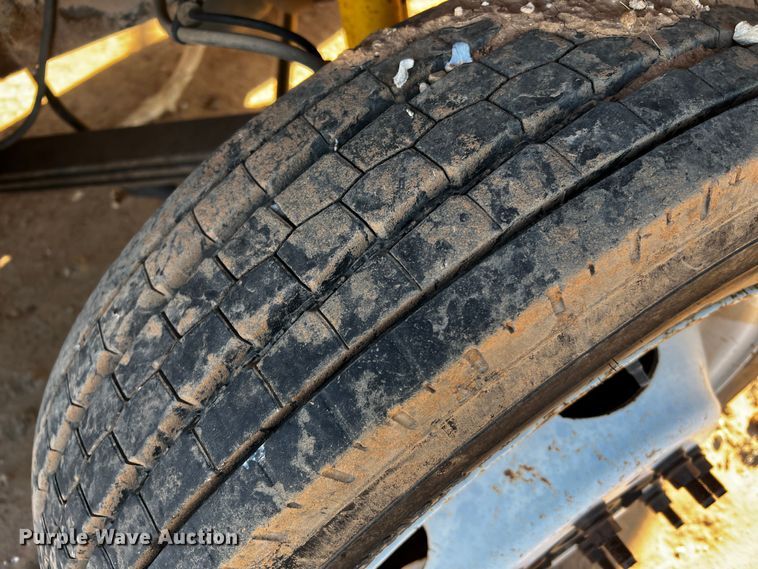 image for item DQ1905 2004 Ford F550 Super Duty  bucket truck