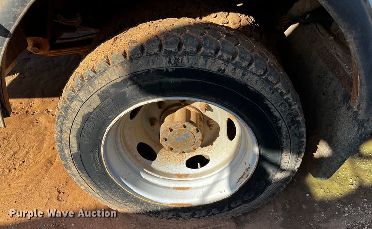 image for item DQ1905 2004 Ford F550 Super Duty  bucket truck