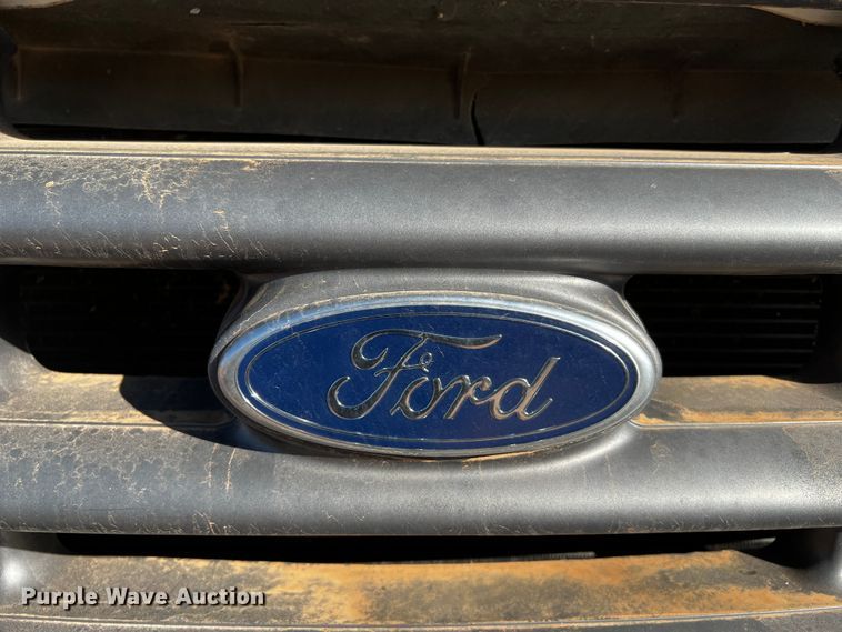 image for item DQ1905 2004 Ford F550 Super Duty  bucket truck