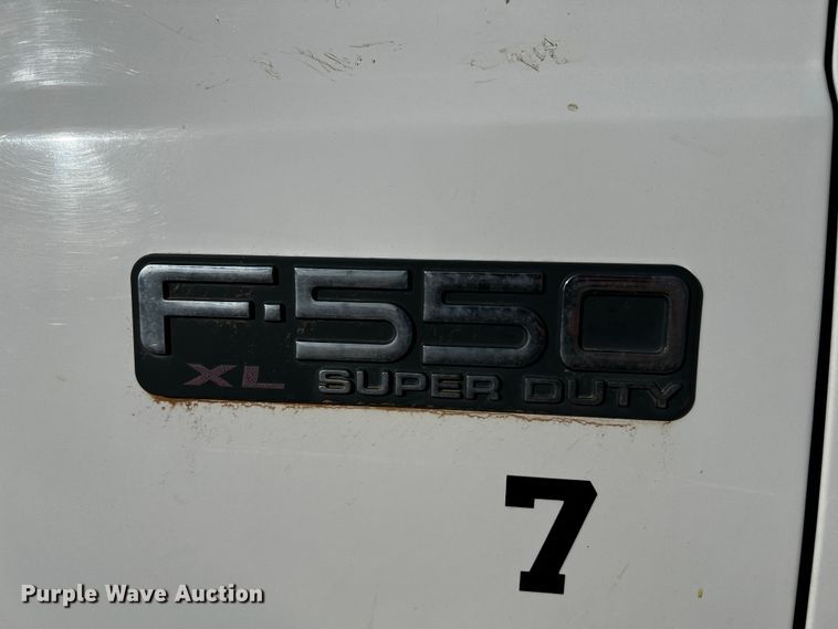 image for item DQ1905 2004 Ford F550 Super Duty  bucket truck