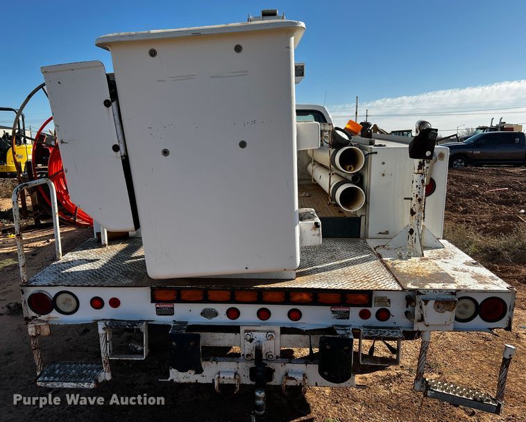 image for item DQ1907 1999 Ford F550 Super Duty  bucket truck