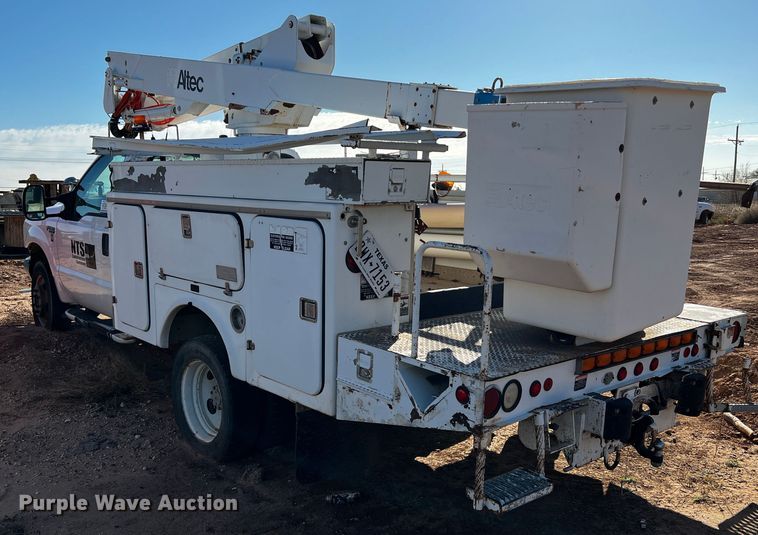 image for item DQ1907 1999 Ford F550 Super Duty  bucket truck