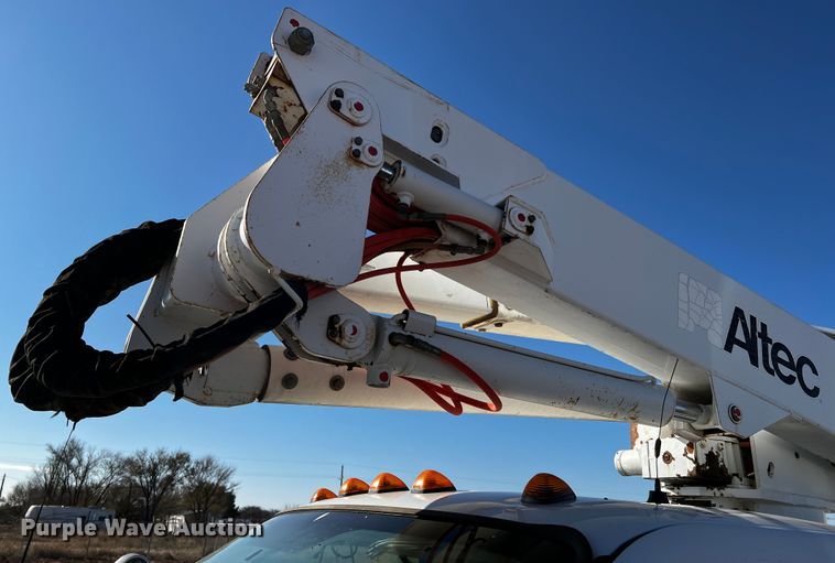 image for item DQ1907 1999 Ford F550 Super Duty  bucket truck