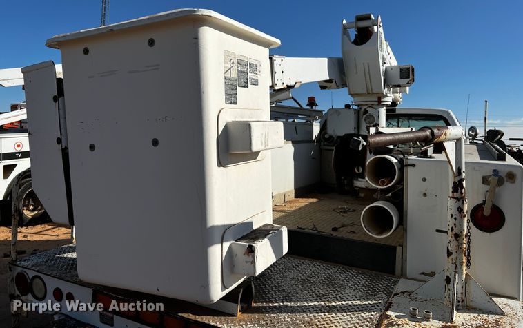 image for item DQ1907 1999 Ford F550 Super Duty  bucket truck